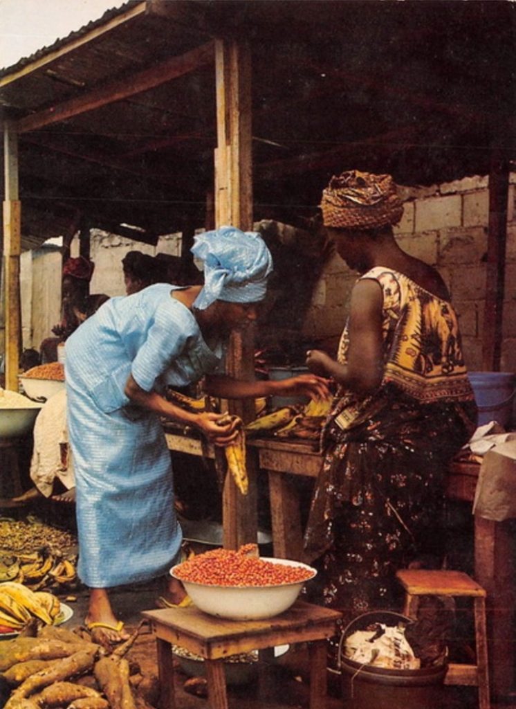 Picture of a woman about to buy plantain at a Lome Market.