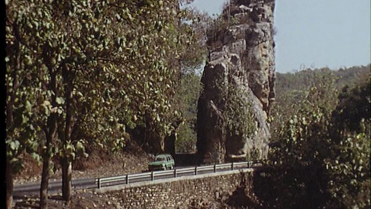 Still from Ashakara (Film) showing a car going through Faille d'Aledjo